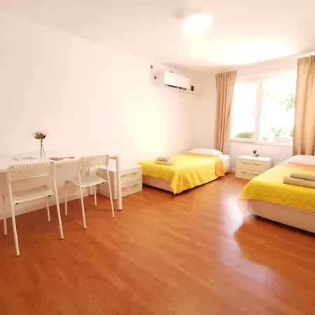 Garden Center Apartment Pomorie
